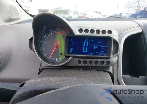 2015 Chevrolet Sonic Lt Auto z USA, uszkodzony, nr VIN 1G1JC5SG1F4107460